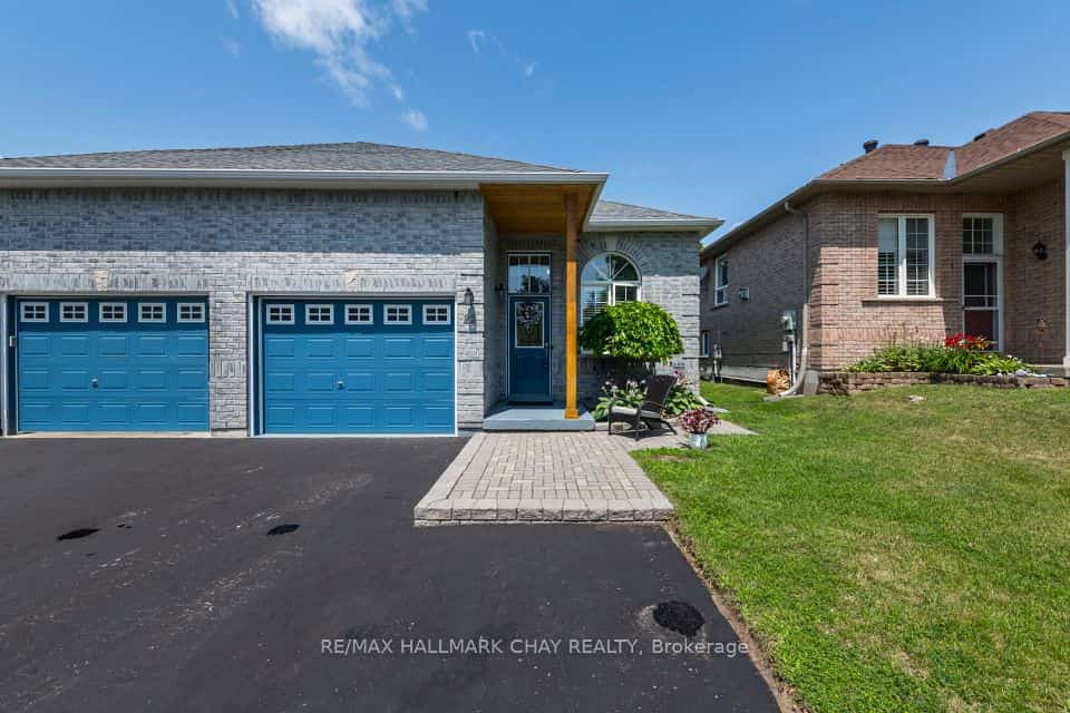 22 Peter Street, Barrie, ON L4N 5R2