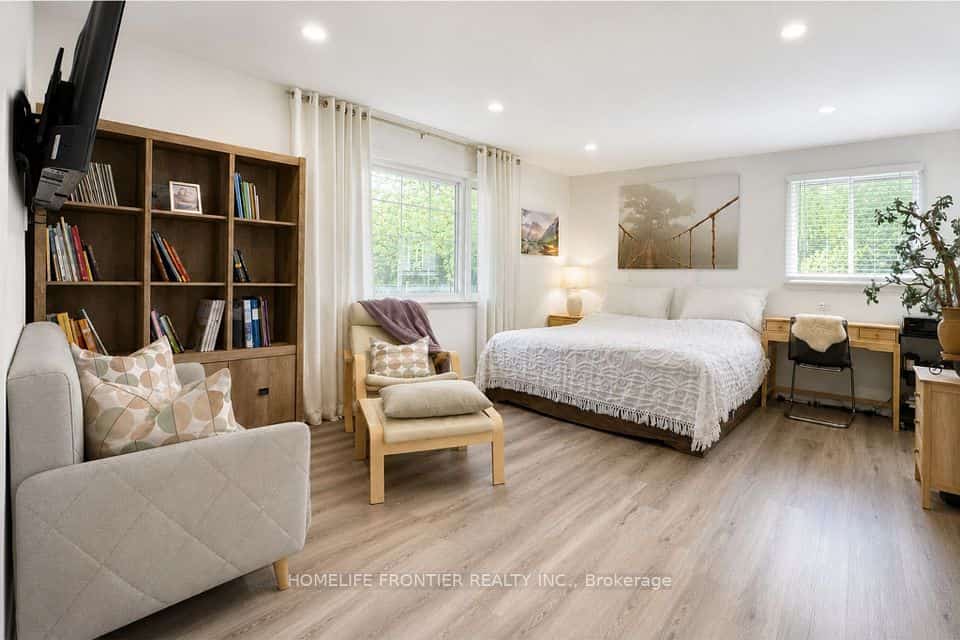 634 Gorham Street, Newmarket, ON L3Y 1L4