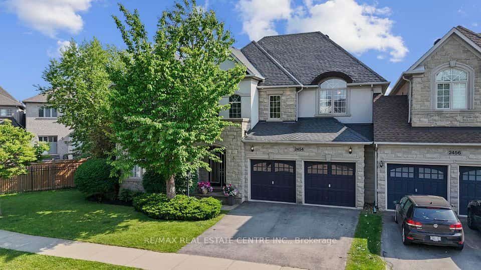 2454 Springforest Drive, Oakville, ON L6M 0A1