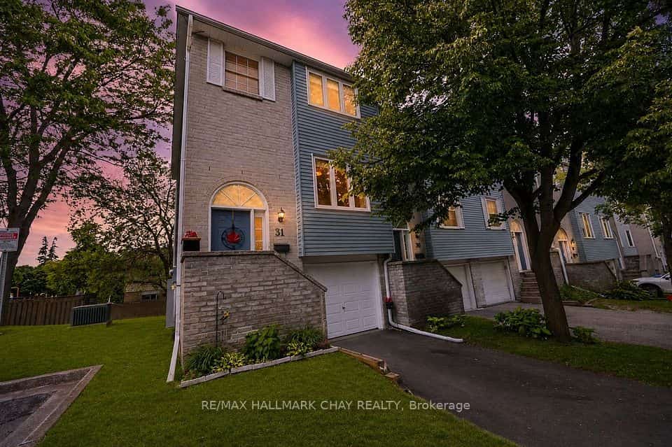 31 Harmony Circle, Bradford West Gwillimbury, ON L3Z 2T8