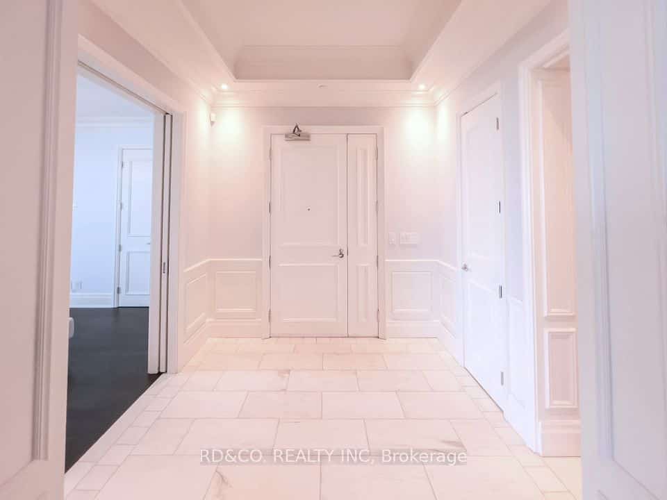 311 Bay Street #5202, Toronto, ON M5H 4G5