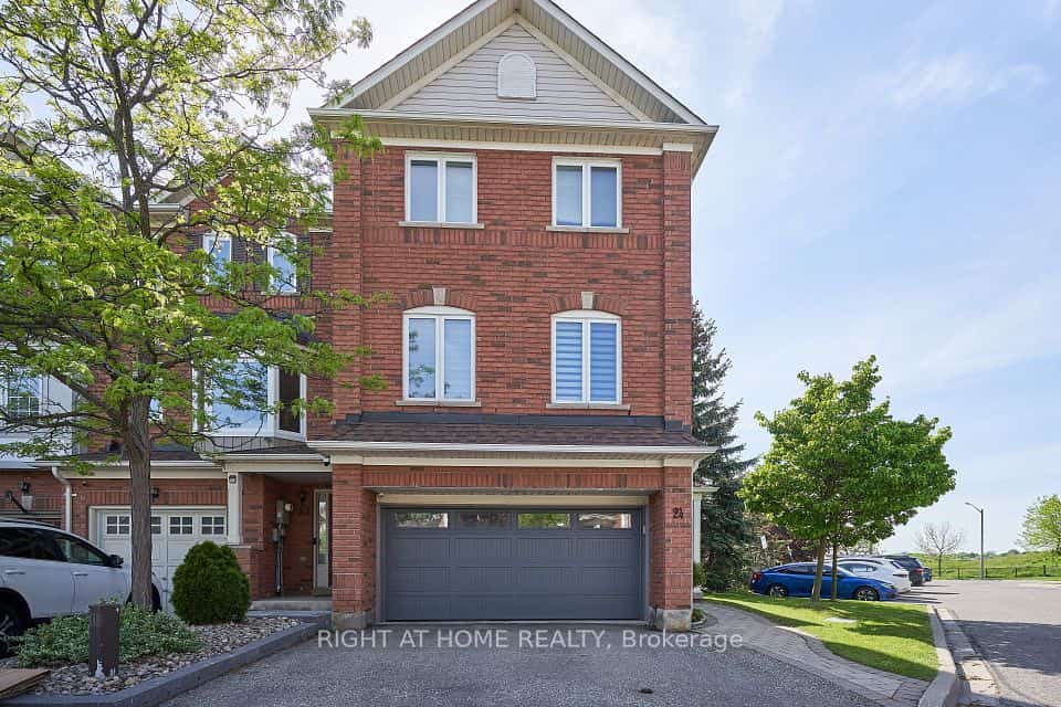 271 RICHVALE Drive S #24, Brampton, ON L6Z 4W7