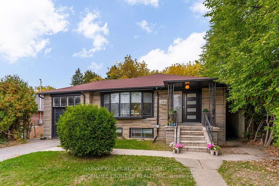 208 Betty Ann Drive, Toronto, ON M2R 1A7
