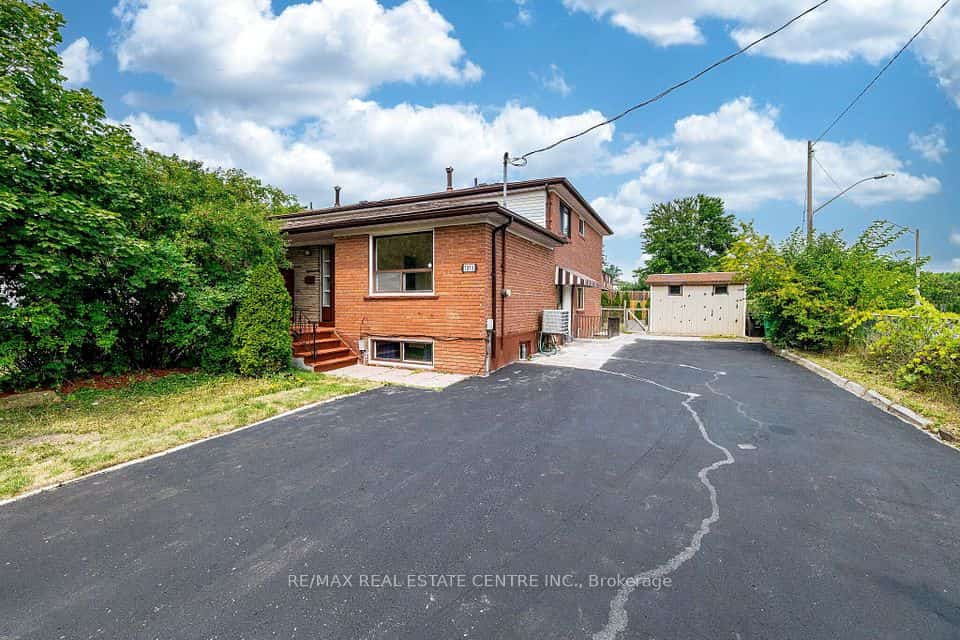 7053 Harwick Drive, Mississauga, ON L4T 3A3