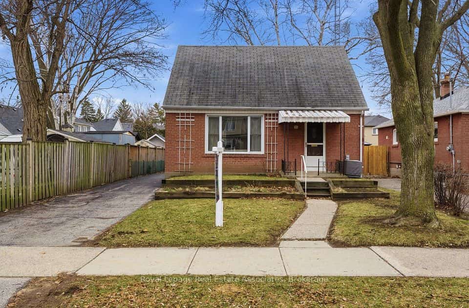 68 Gair Drive, Toronto, ON M8W 4P8