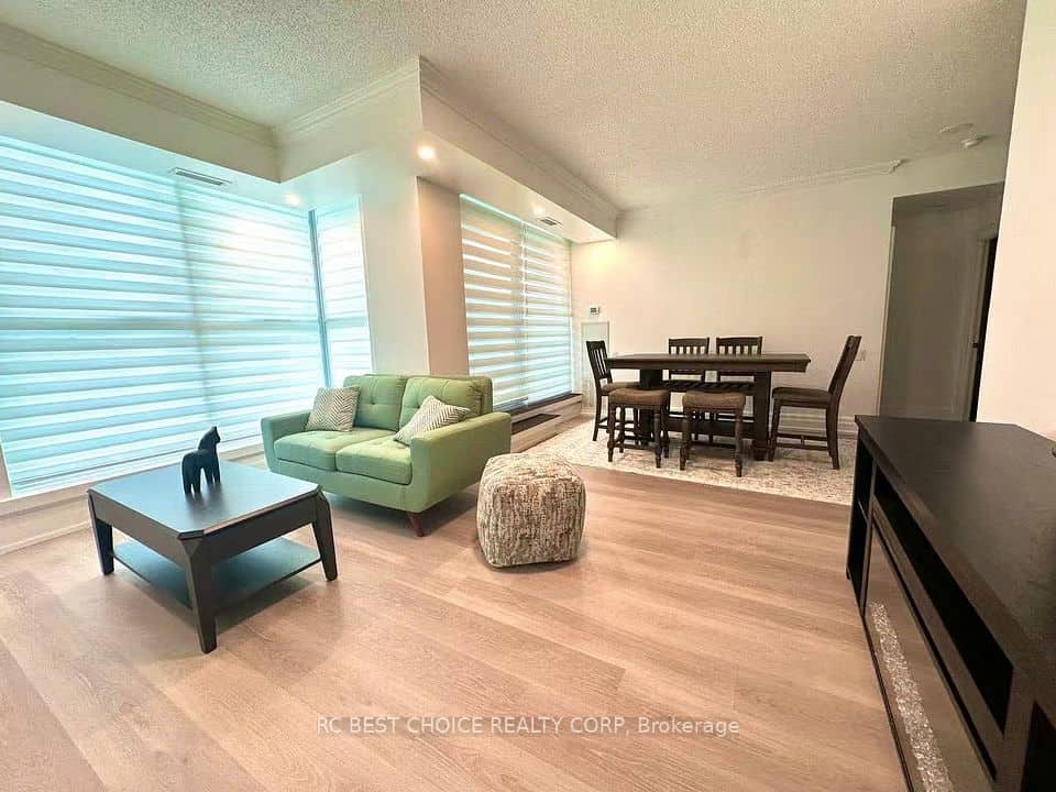 2067 Lake Shore Boulevard W, Toronto