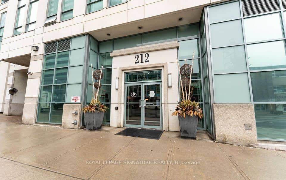 212 Eglinton Avenue E, Toronto