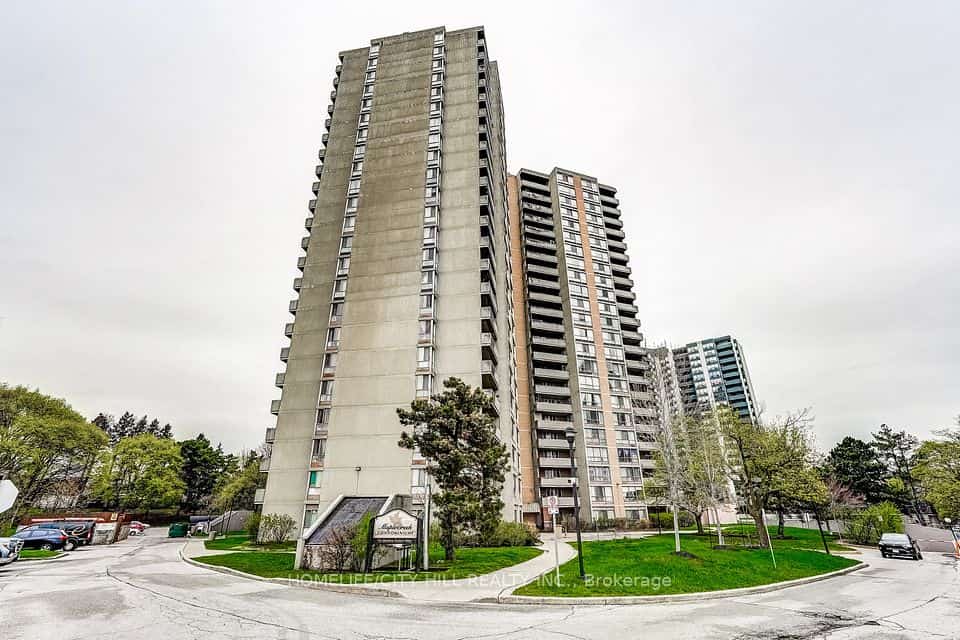 10 Martha Eaton Way #1508, Toronto, ON M6M 5B3