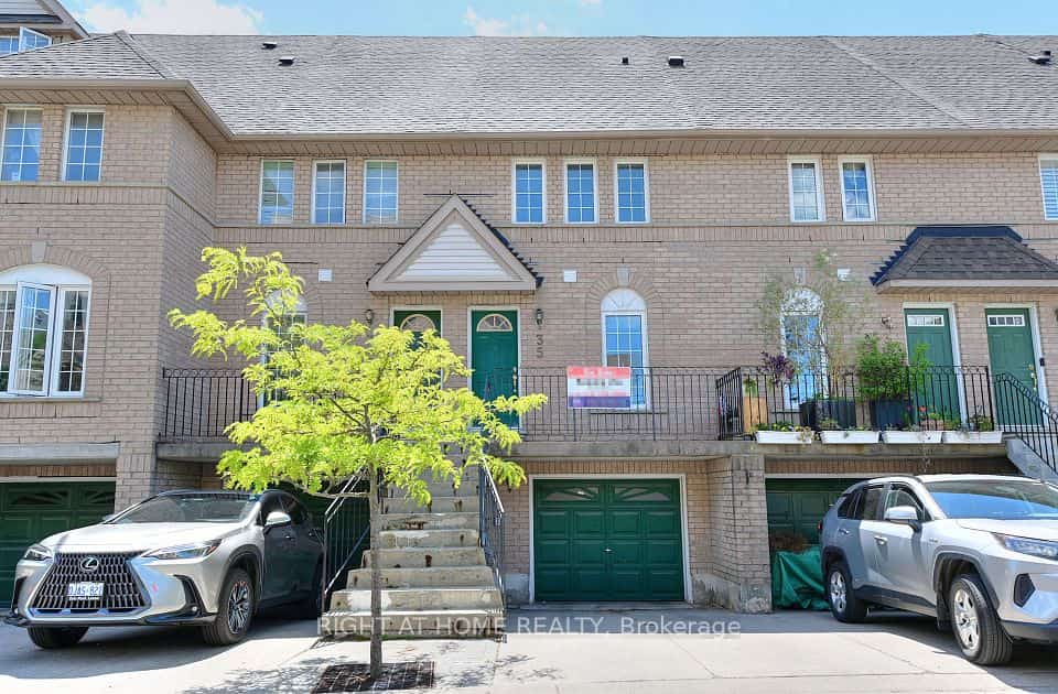 80 Strathaven Drive #35, Mississauga, ON L5R 3V9