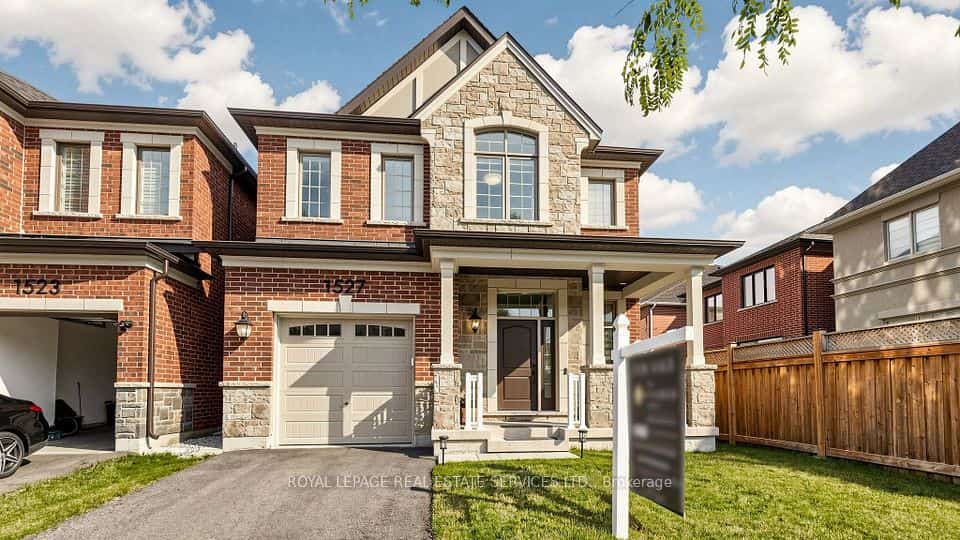 1527 Varelas Passage, Oakville, ON L6H 3S2
