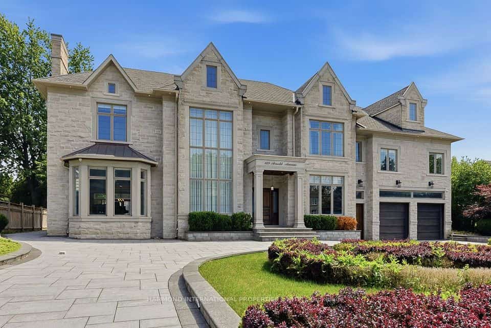129 Arnold Avenue, Vaughan, ON L4J 1B8