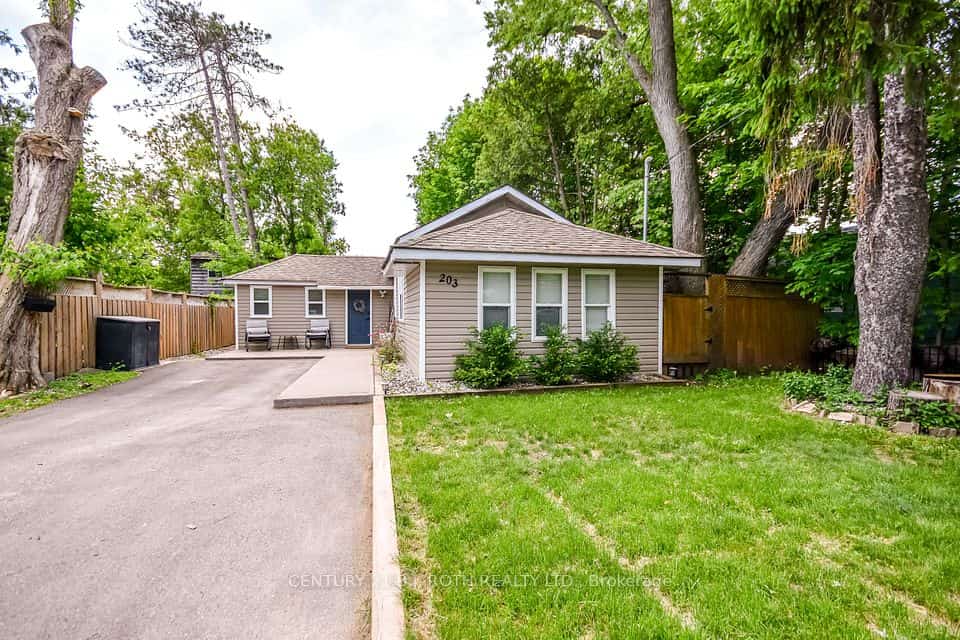 203 Southview Road, Barrie, ON L4N 3X6