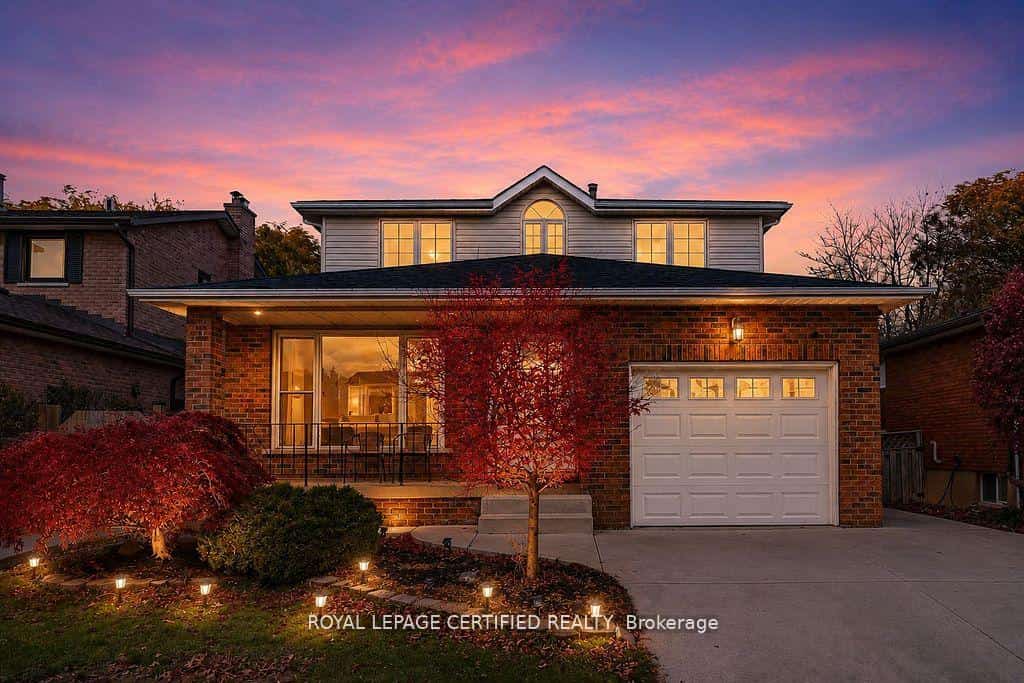 35 Trenholme Crescent, Hamilton, ON L8W 2L4