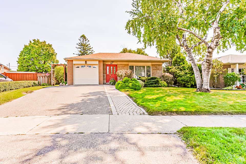 21 Aberdeen Crescent, Brampton, ON L6T 2P8