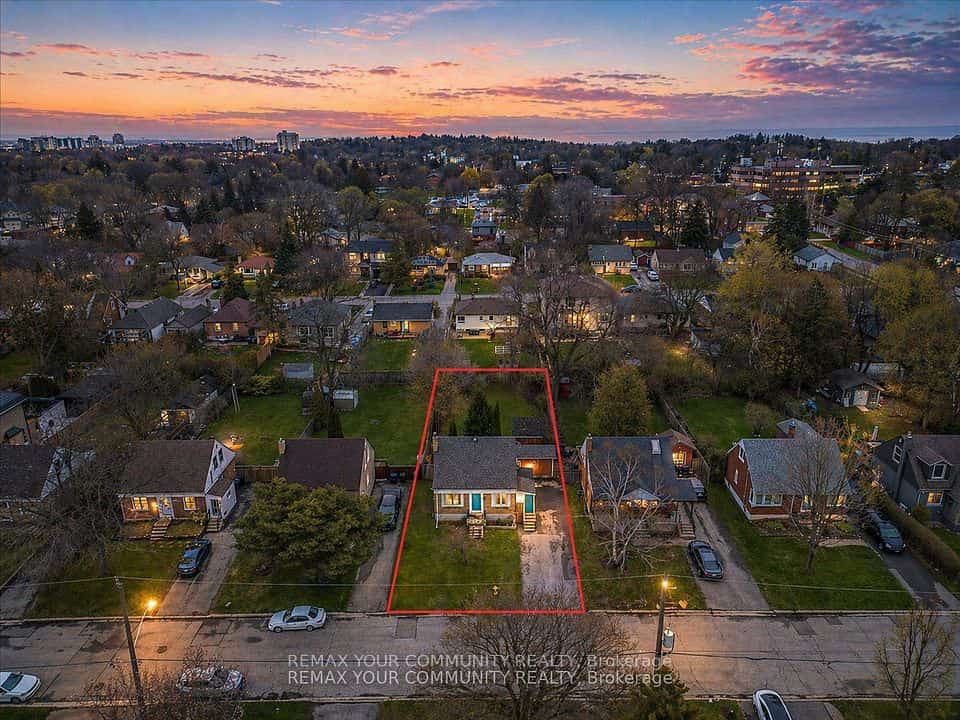 31 Allister Avenue, Toronto, ON M1M 3L1