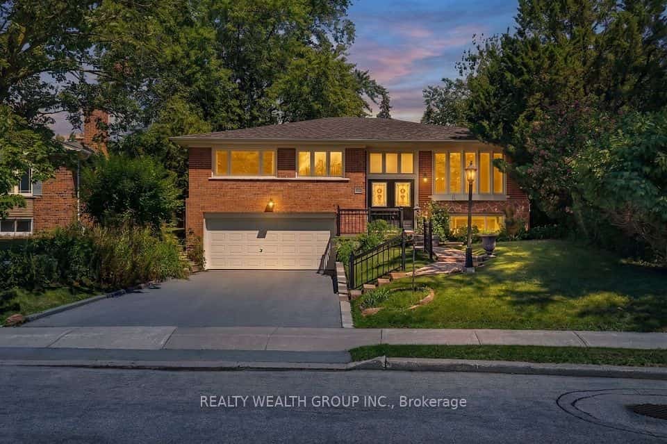 10 Derwent Court, Toronto, ON M2M 2C3