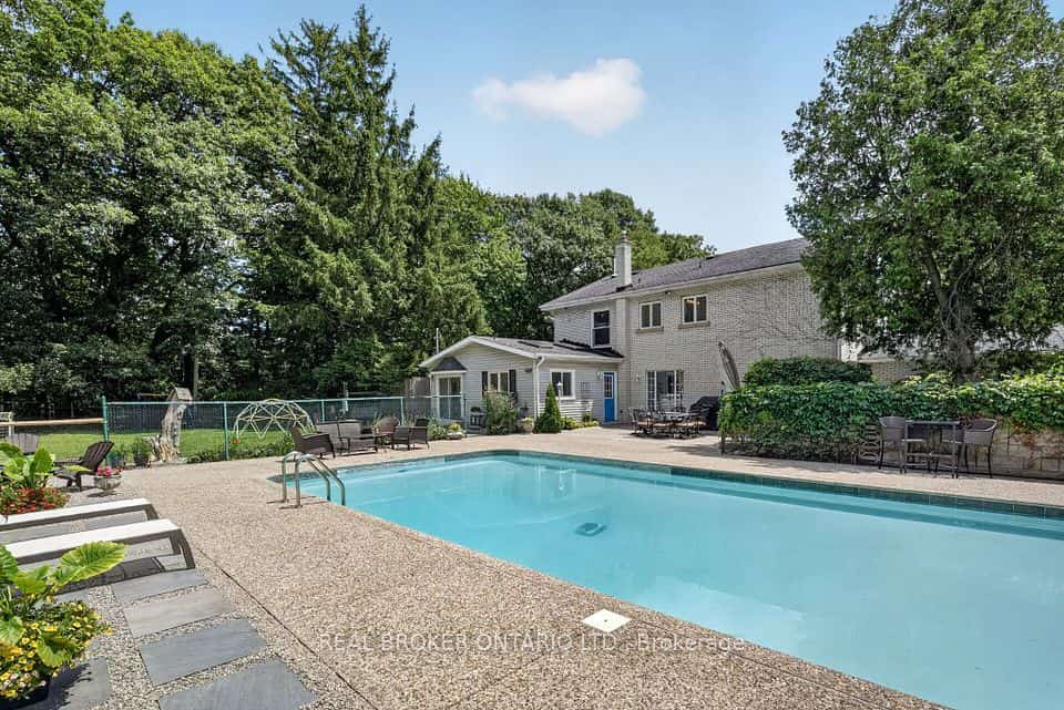 345 Jerseyville Road W, Hamilton, ON L9G 5C3
