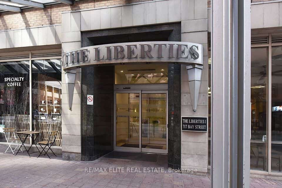 717 Bay Street #404, Toronto, ON M5G 2J9