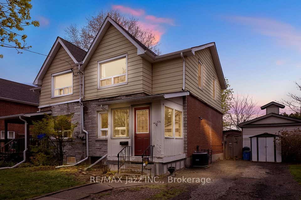 636 Carnegie Avenue, Oshawa, ON L1G 4R3