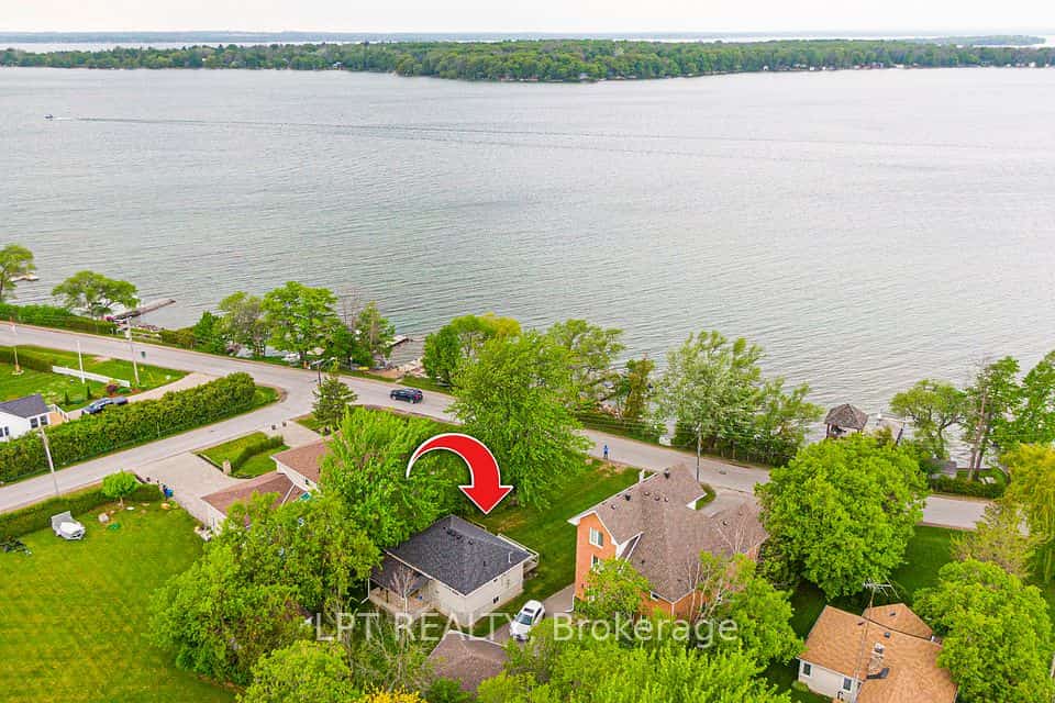 17 Lake Drive E, Georgina, ON L4P 3E9