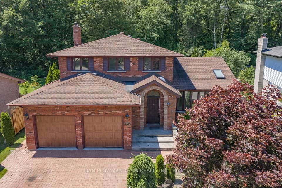 1054 Chelsea Court, Oshawa, ON L1G 7R4