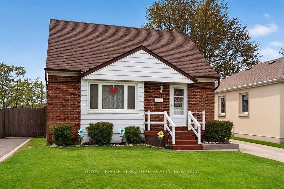36 Ainsdale Road, Toronto, ON M1R 3Y8
