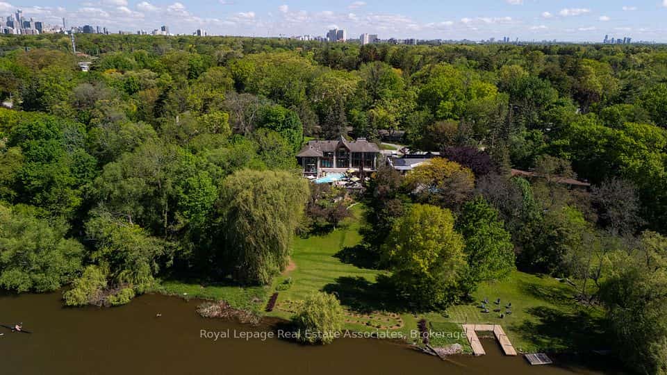 1510 Pinetree Crescent, Mississauga, ON L5G 2S8