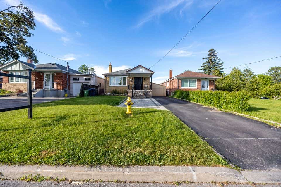 45 Barrymore Road, Toronto, ON M1J 1W4