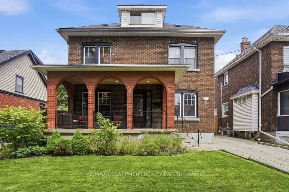 17 Tuxedo Avenue S, Hamilton, ON L8K 2R7