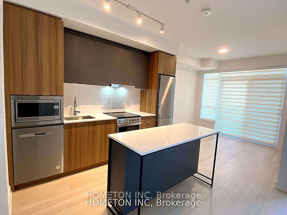 50 Upper Mall Way #B528, Vaughan, ON L4J 0L8
