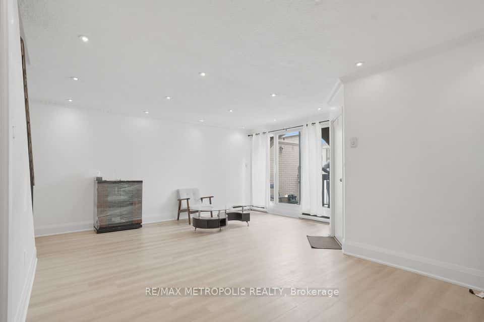Centennial Hill Condominiums, Toronto