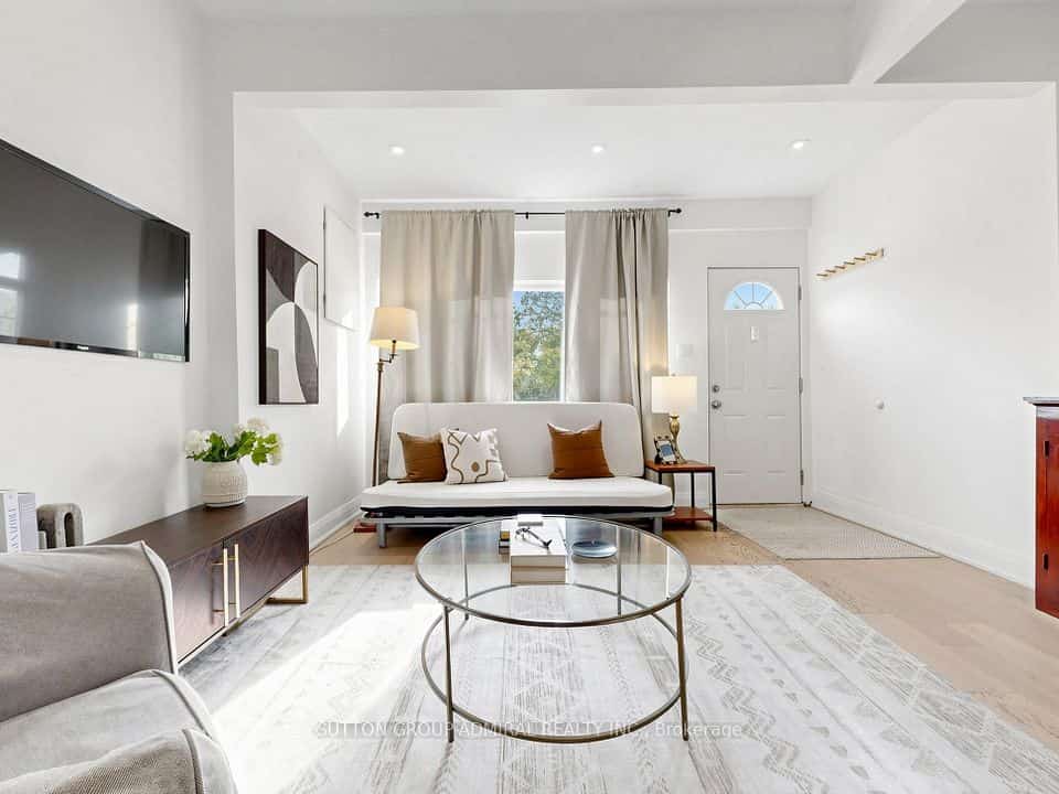 275 Victoria Park Avenue, Toronto, ON M4E 3S6