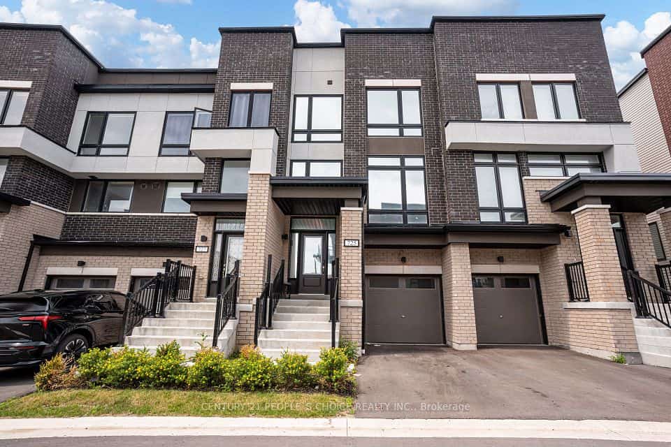 725 Heathrow Path, Oshawa, ON L1Y 0Y7