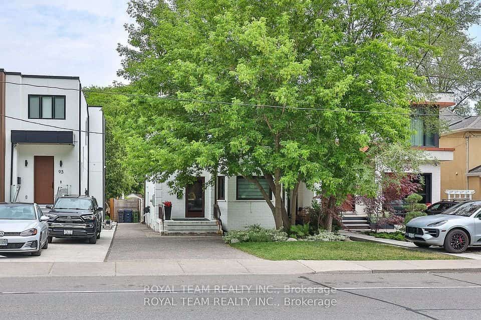 91 South Kingsway Way, Toronto, ON M6S 3T4
