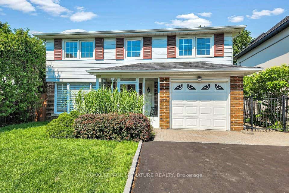 67 Cathedral Bluffs Drive, Toronto, ON M1M 2T6