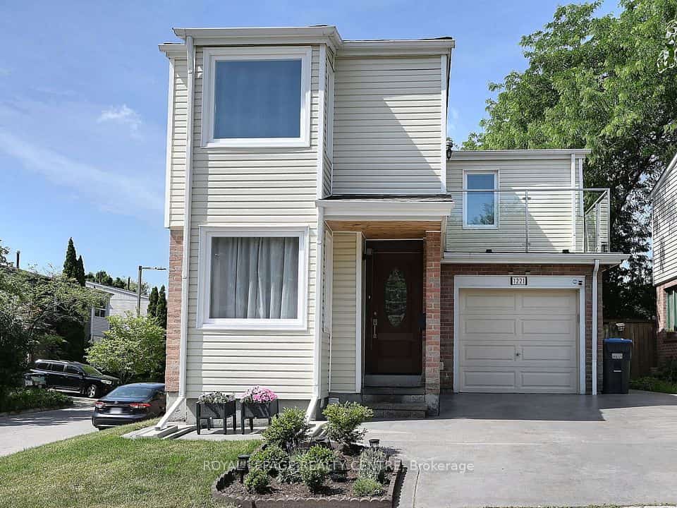 1221 Kos Boulevard, Mississauga, ON L5J 4L3
