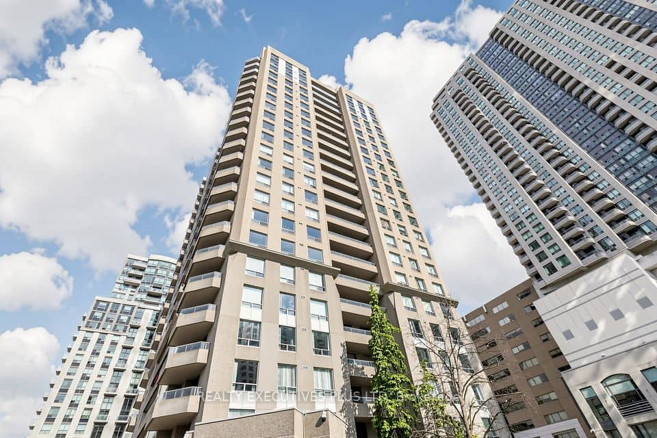 18 Hillcrest Avenue, Toronto