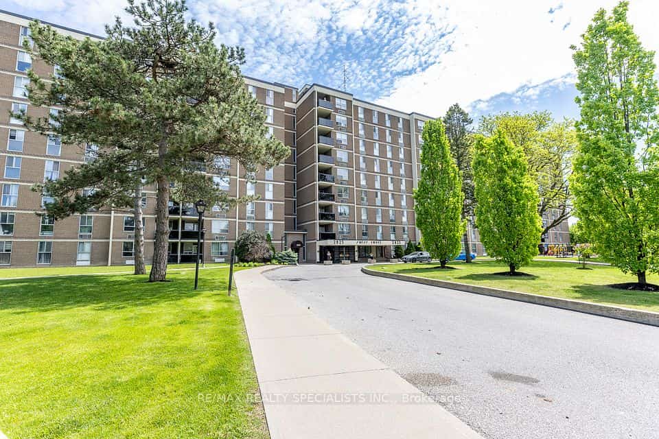 2825 Islington Avenue #507, Toronto, ON M9L 2K1