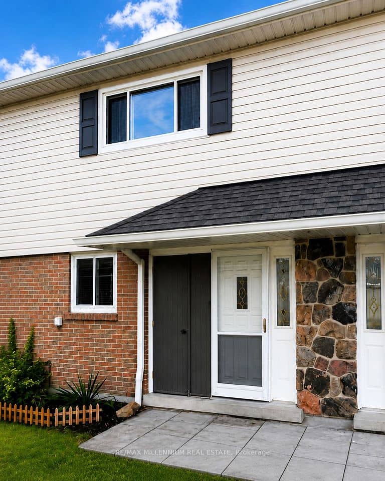 52 Village Court, Brampton