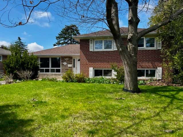 2075 Seabrook Drive, Oakville, ON L6L 2T8