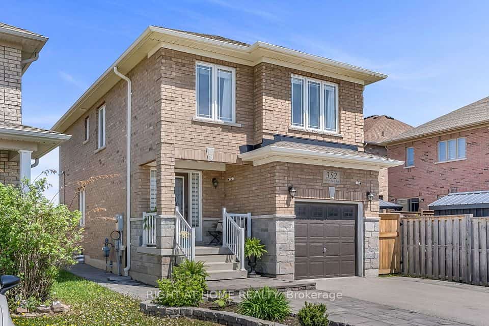 352 Miller Park Avenue, Bradford West Gwillimbury, ON L3Z 4H5