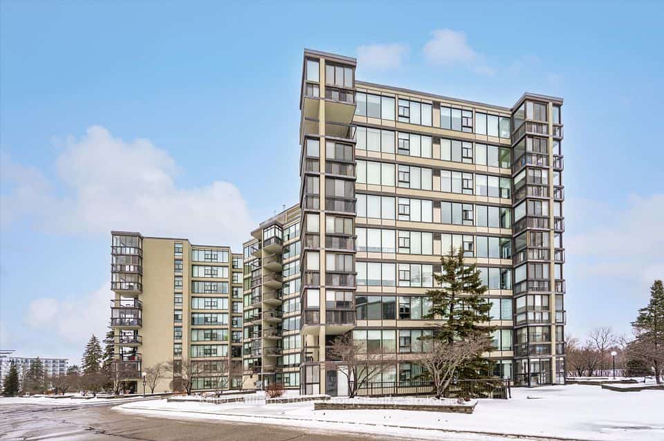 23 Woodlawn Road E #702, Guelph, ON N1H 7G6
