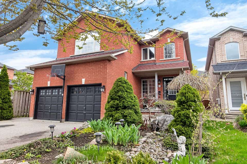 5956 Rayshaw Crescent, Mississauga, ON L5M 2P2