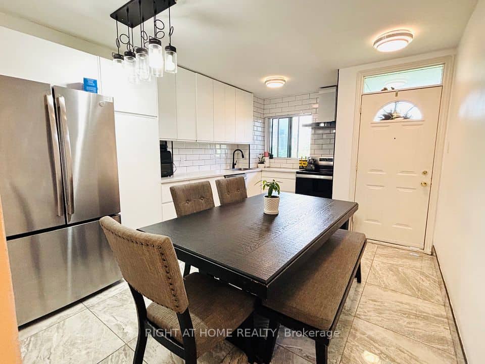 95 Leeward Glenway, Toronto
