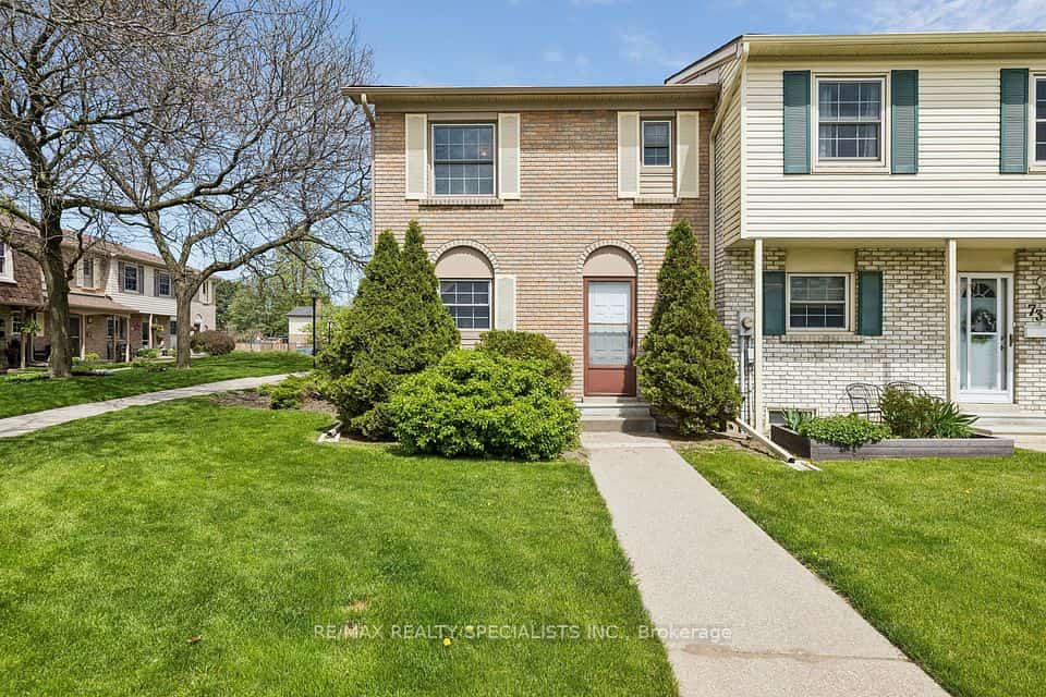 580 Eyer Drive #72, Pickering, ON L1W 3B7