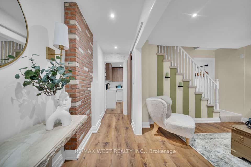 259 Sixth Street, Toronto, ON M8V 3A8
