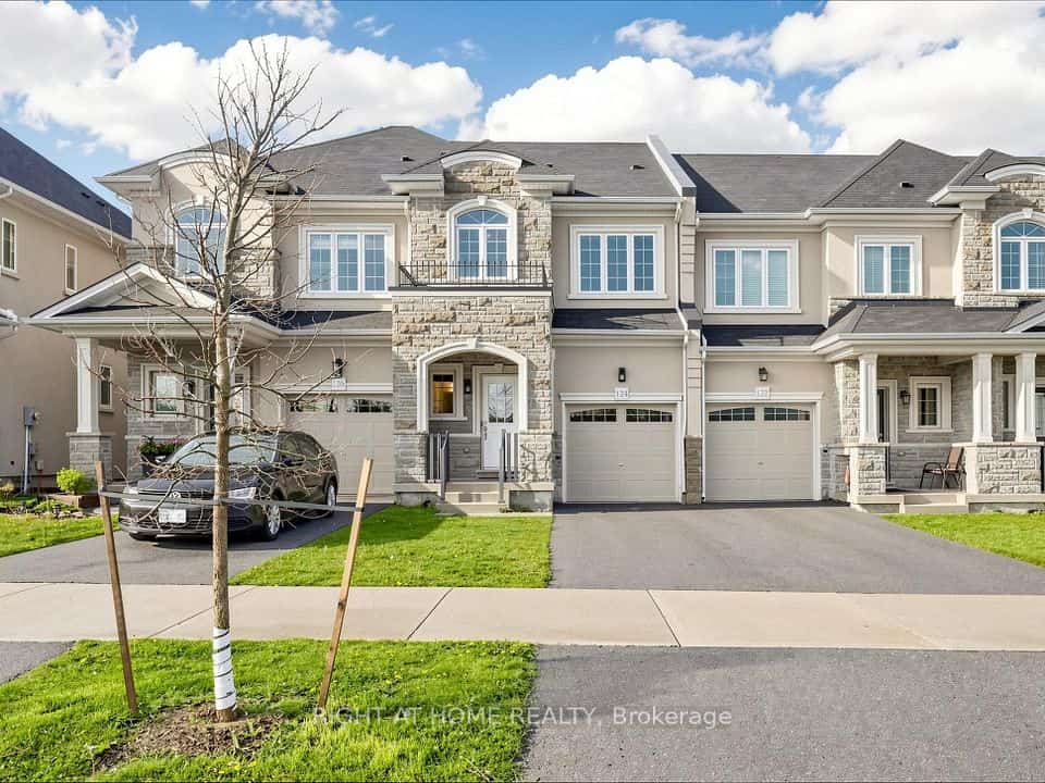 124 Mosaic Drive, Hamilton, ON L8B 1W4