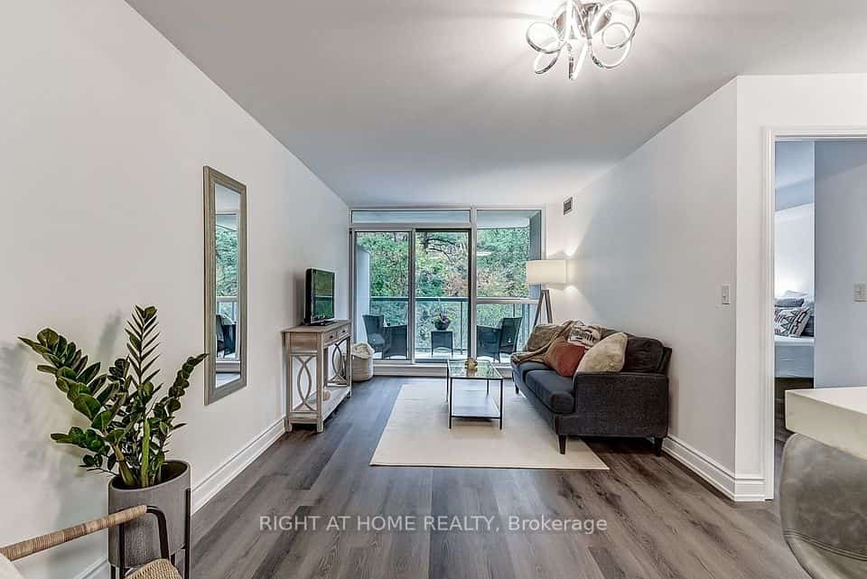 2565 Erin Centre Boulevard #508, Mississauga, ON L5M 6Z8