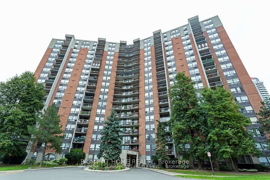50 Mississauga Valley Boulevard #114, Mississauga, ON L5A 3S2