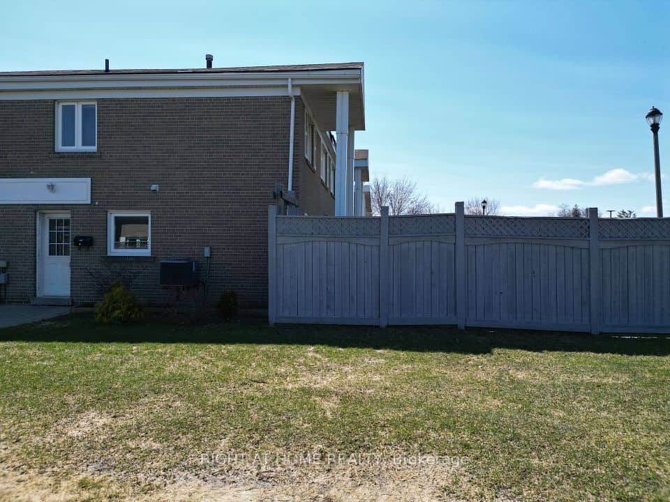 270 Town House Crescent, Brampton